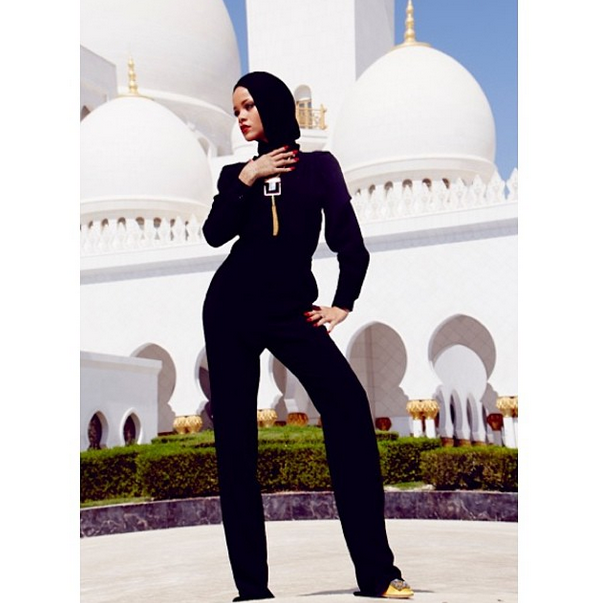 Hon hann med ett besök till Sheikh Zayed-moskén.
